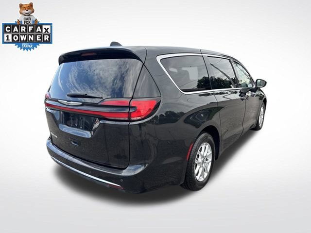 Used 2023 Chrysler Pacifica Touring-L FWD image 10
