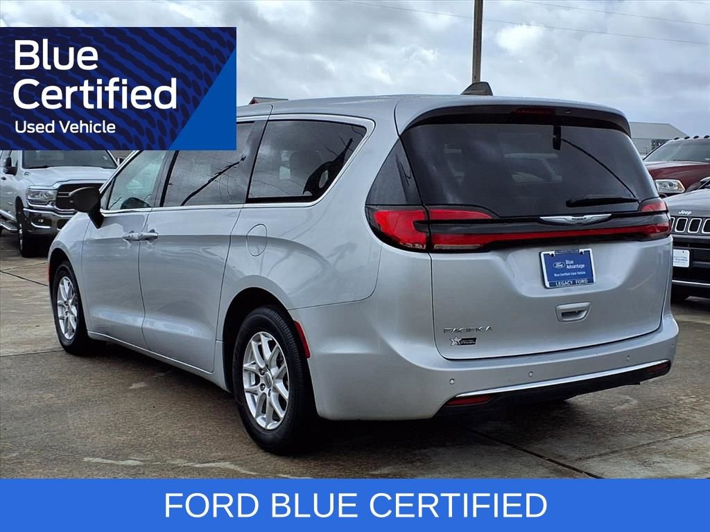Used 2024 Chrysler Pacifica Touring-L image 4