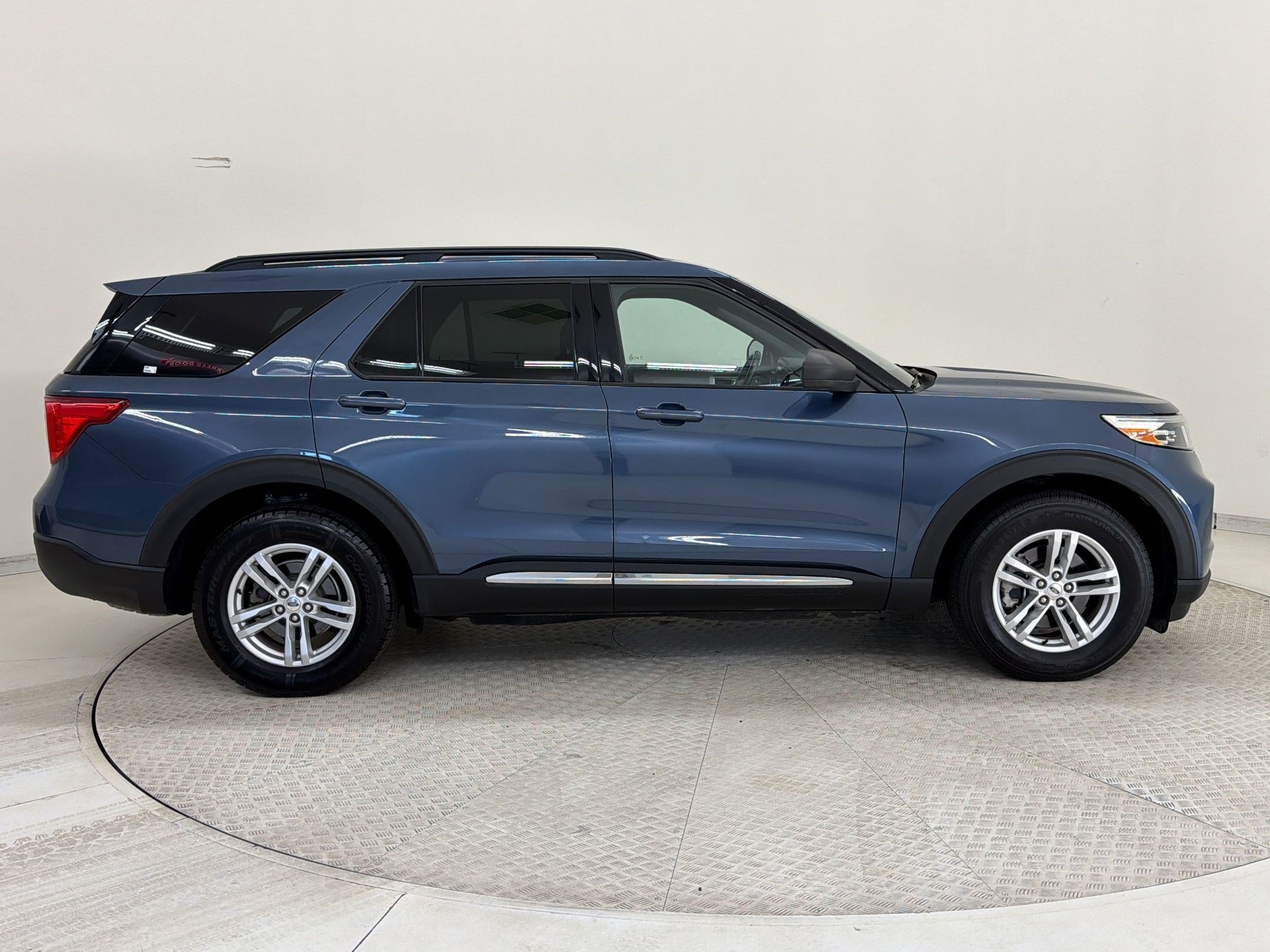 Certified 2020 Ford Explorer XLT w/ Equipment Group 202A AWD/4WD image 8