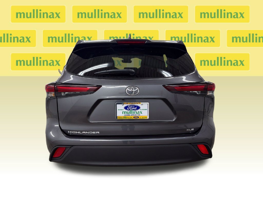 Used 2024 Toyota Highlander XLE FWD image 7