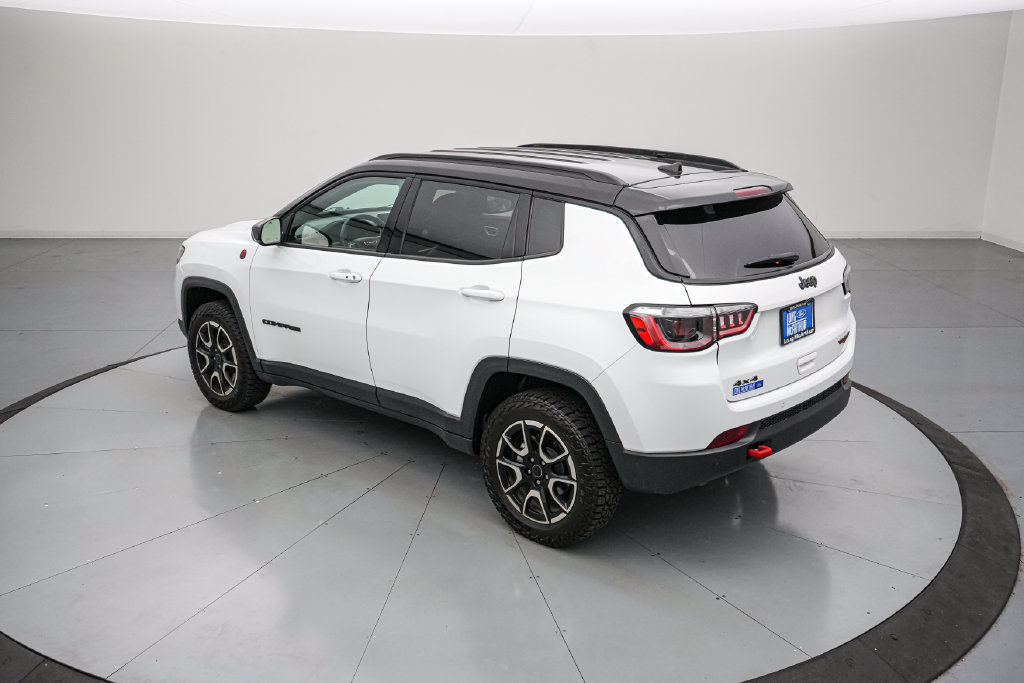 Used 2025 Jeep Compass Trailhawk AWD/4WD image 6