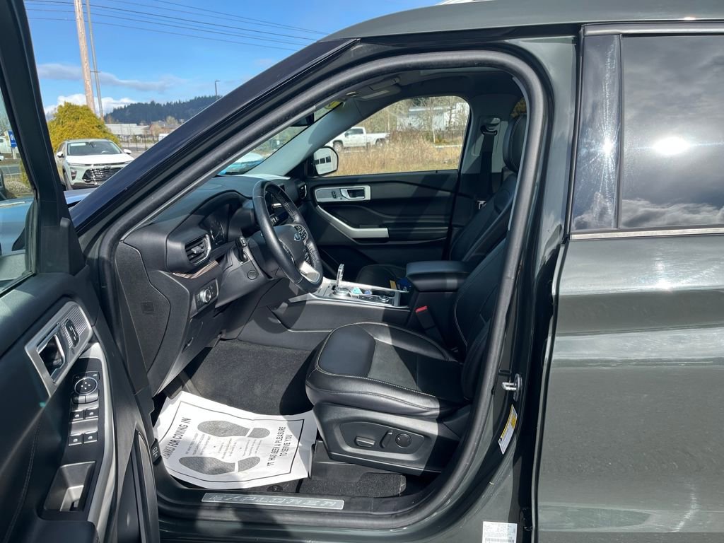 Certified 2022 Ford Explorer Limited w/ Equipment Group 301A image 12