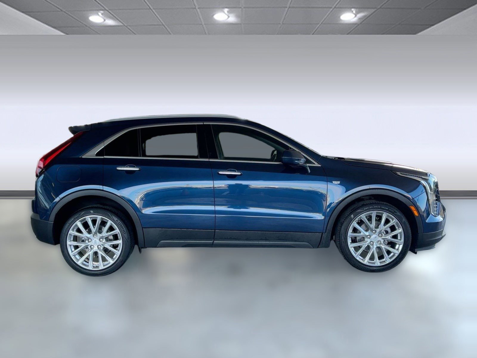 Used 2021 Cadillac XT4 Luxury w/ Cold Weather Package image 6
