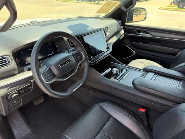 Used 2024 Jeep Wagoneer L Series II RWD image 13