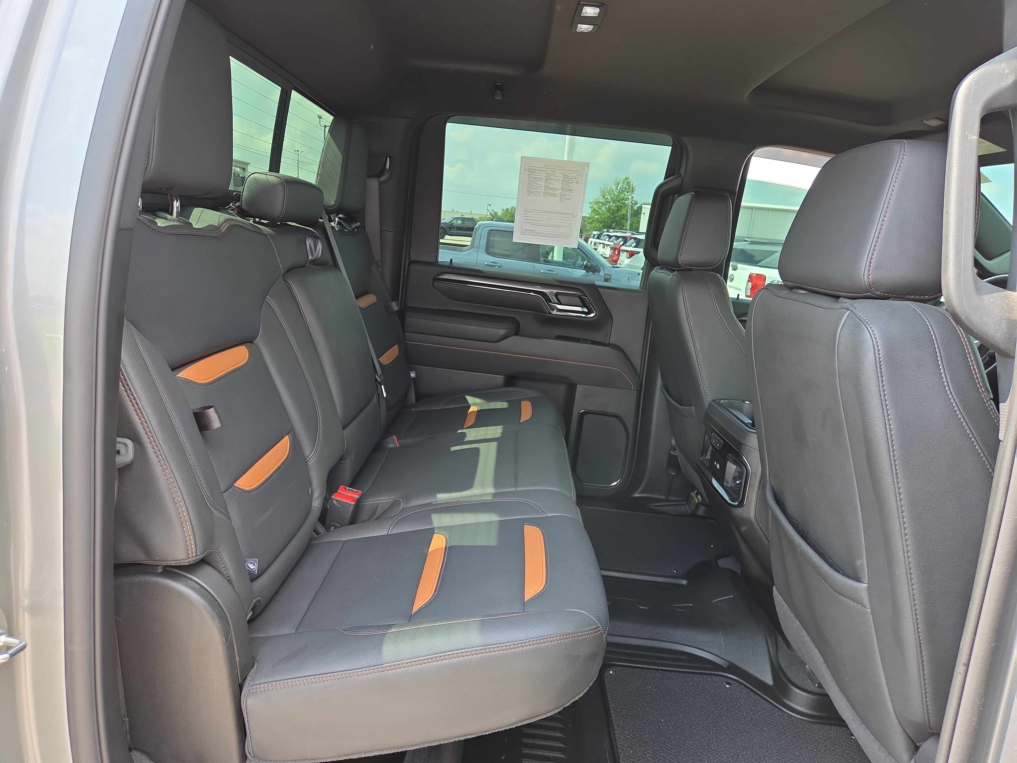 Used 2025 GMC Sierra 2500 AT4 w/ Technology Package AWD/4WD image 14