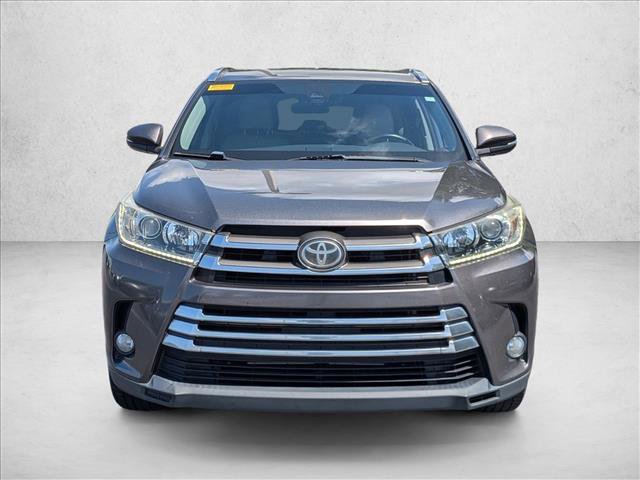 Used 2018 Toyota Highlander Limited FWD image 3