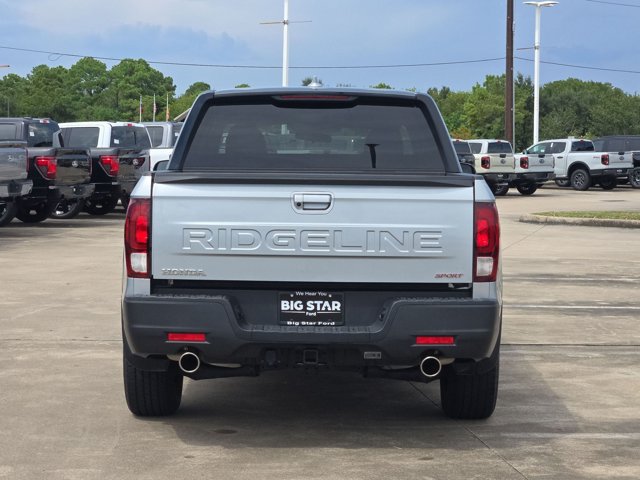 Used 2025 Honda Ridgeline Sport image 4