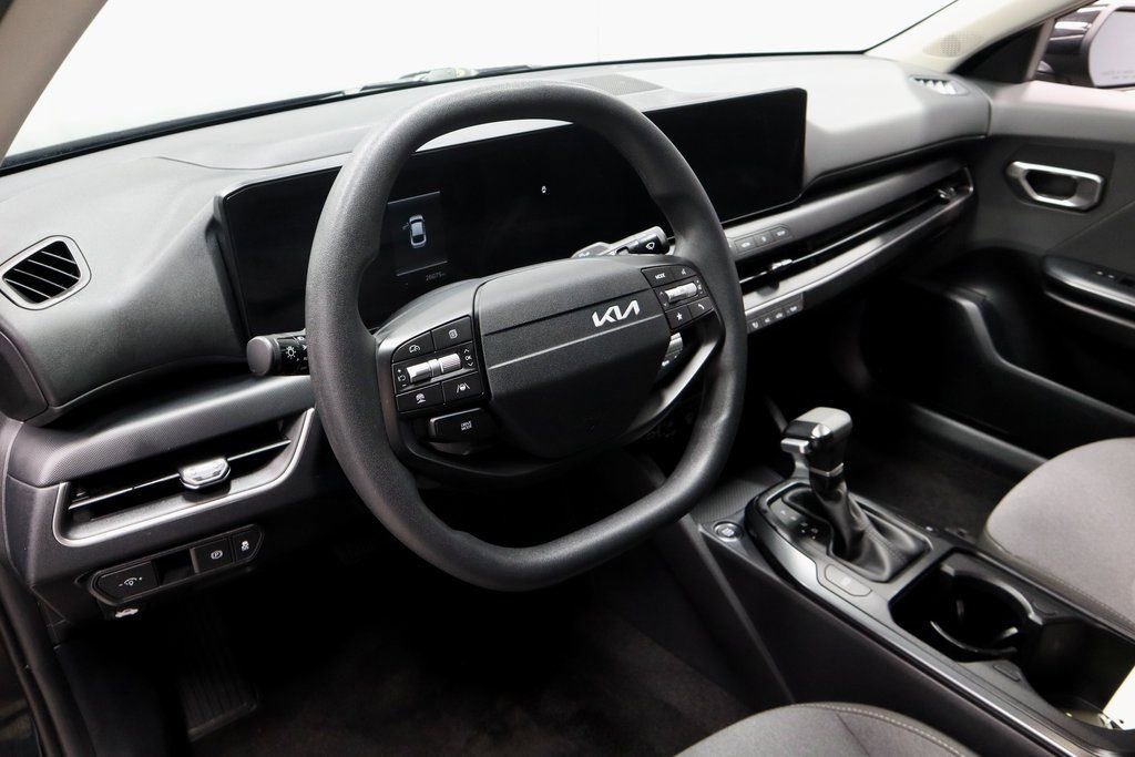Used 2025 Kia K4 LXS image 24