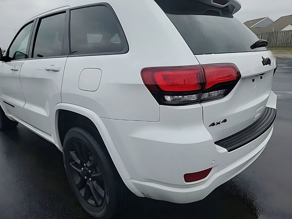 Used 2021 Jeep Grand Cherokee Laredo X image 9