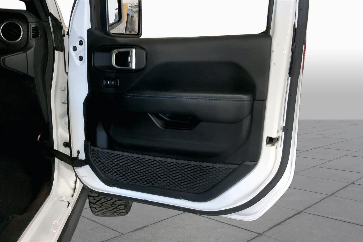 Used 2022 Jeep Wrangler Unlimited Rubicon 4xe w/ Cold Weather Group AWD/4WD image 22