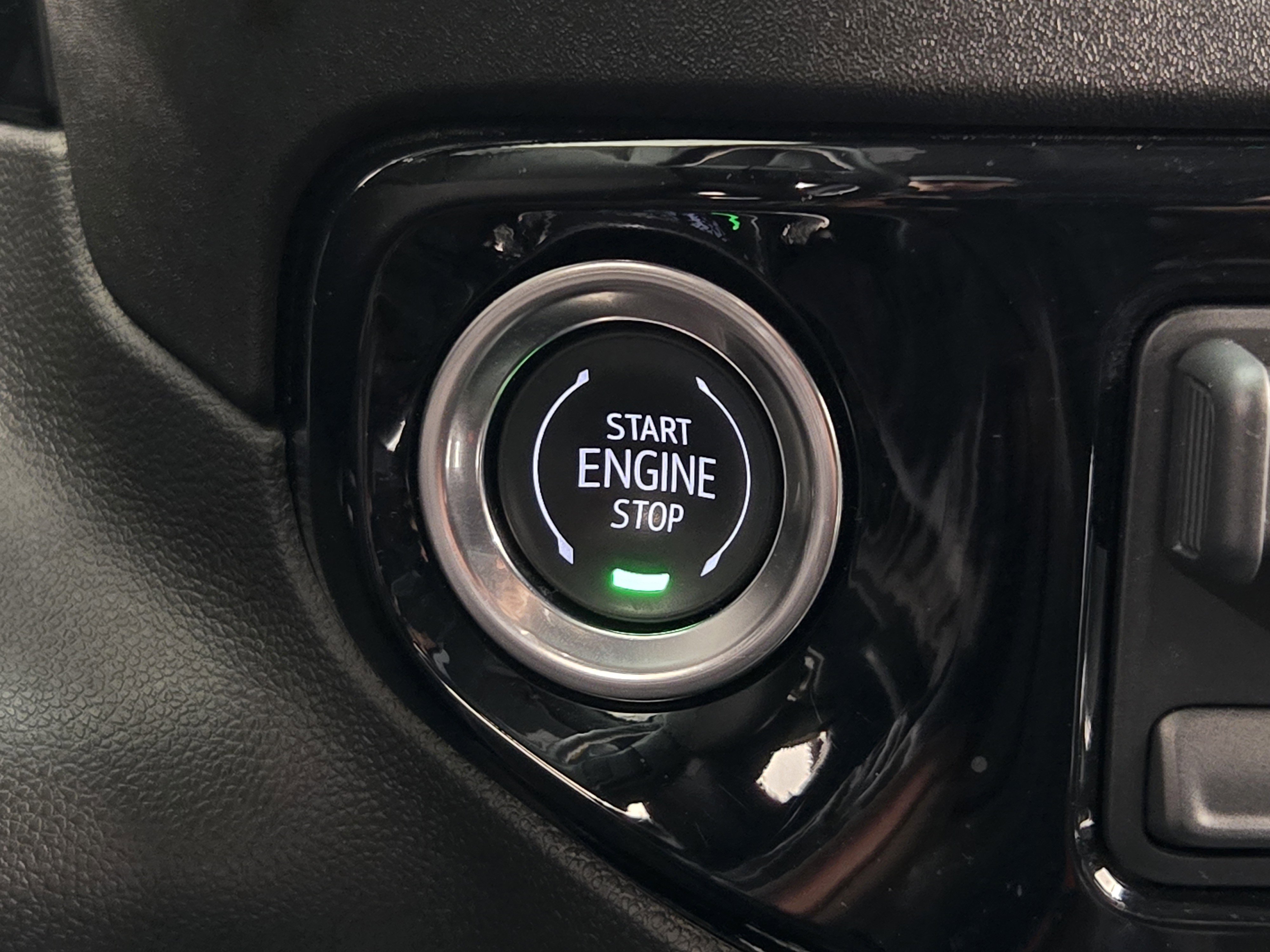 Used 2025 GMC Sierra 1500 Elevation w/ Elevation Premium Package image 17