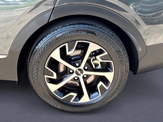 Used 2025 Kia Sportage EX FWD image 16