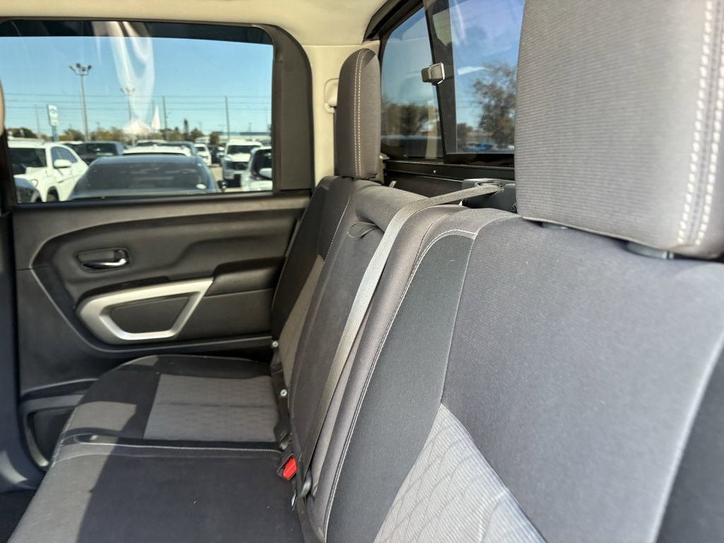 Used 2022 Nissan Titan SV image 20