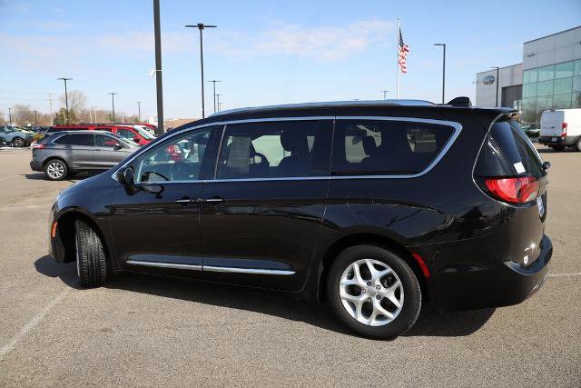Used 2018 Chrysler Pacifica Touring-L Plus w/ Tire & Wheel Group image 8