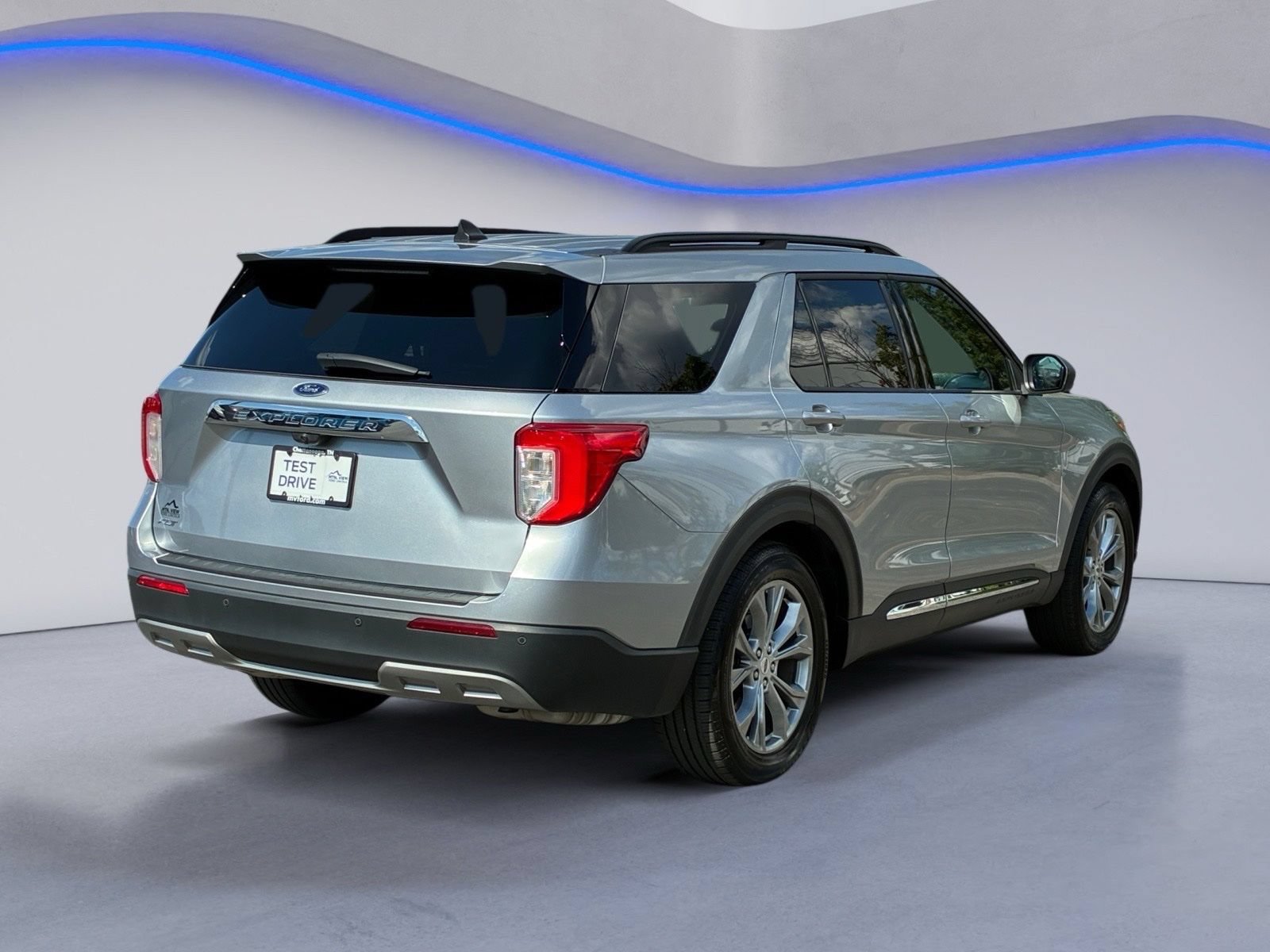 Certified 2021 Ford Explorer XLT w/ Equipment Group 202A RWD image 6