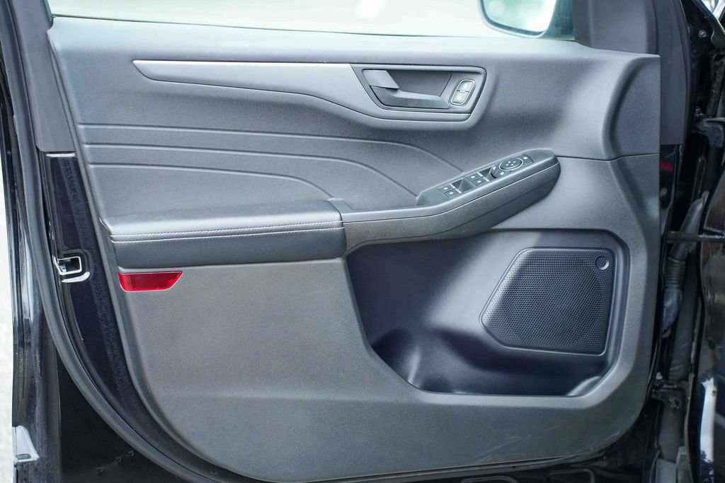 Certified 2023 Ford Escape Active AWD/4WD image 17
