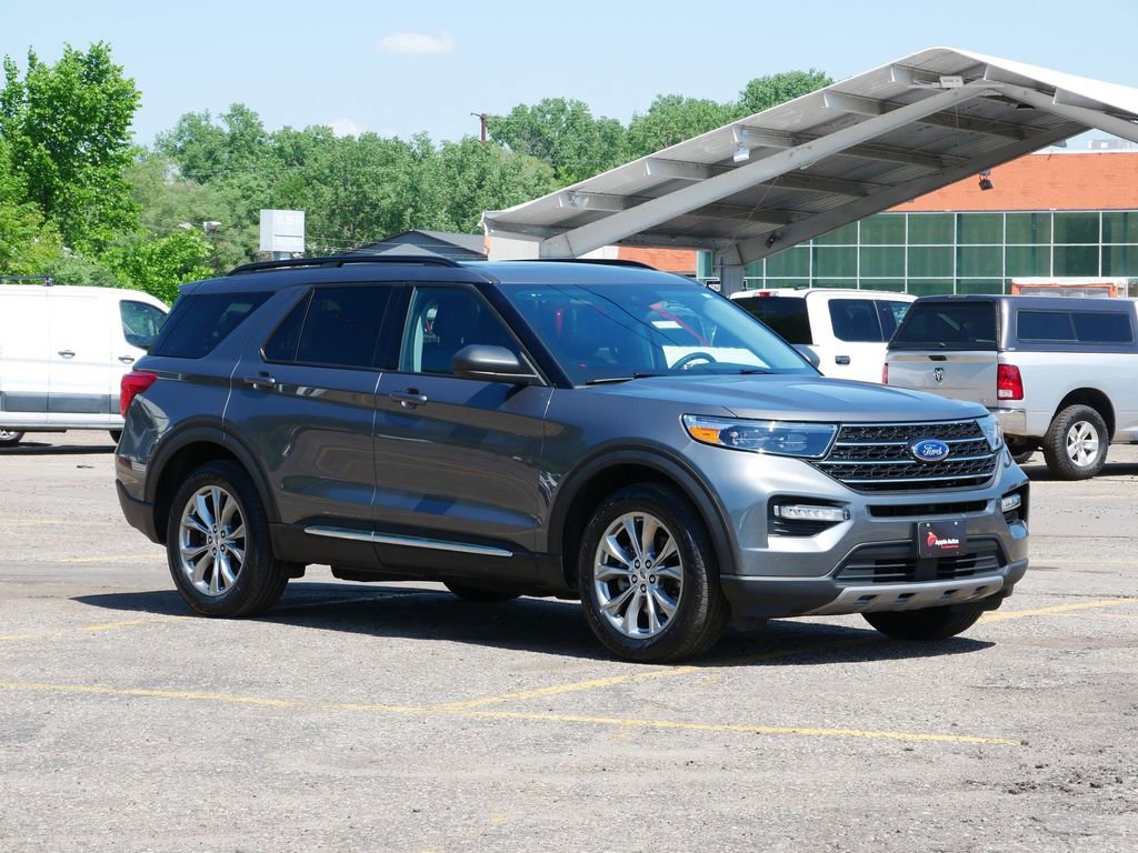 Certified 2023 Ford Explorer XLT w/ Equipment Group 202A AWD/4WD image 1