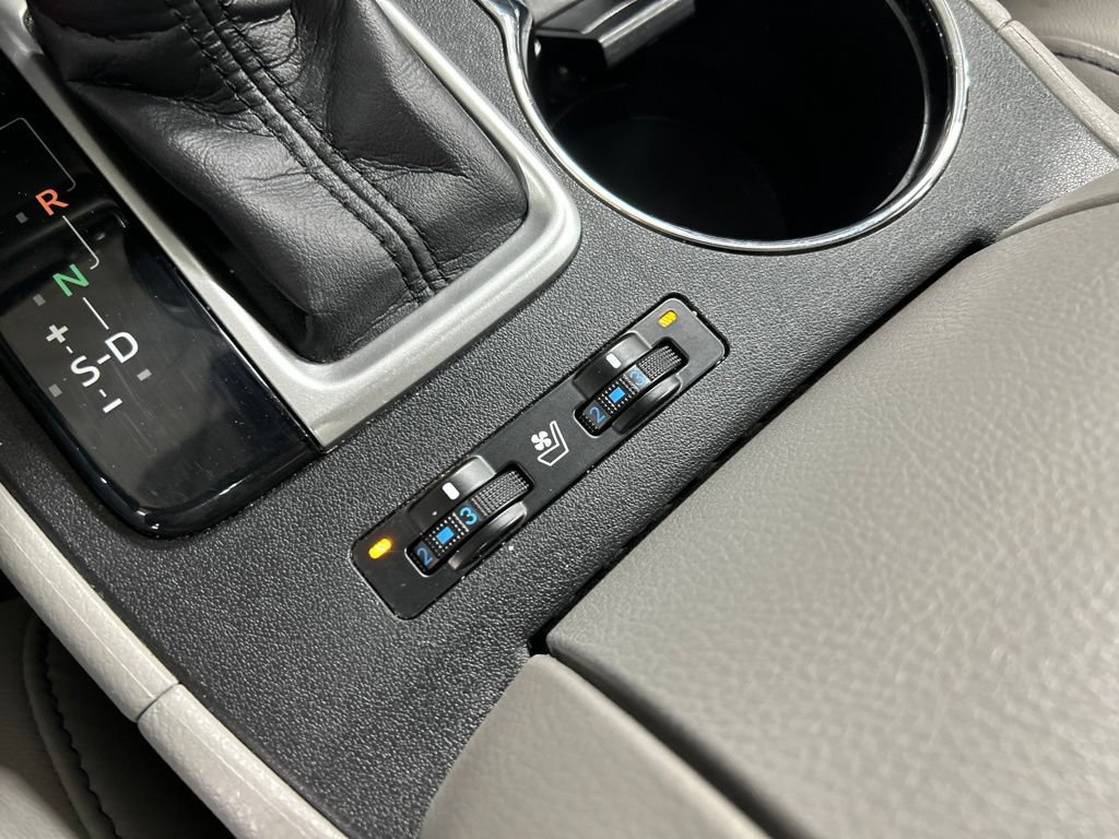 Used 2018 Toyota Highlander Limited Platinum AWD/4WD image 23
