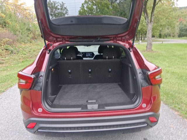 Used 2025 Chevrolet Trax RS w/ Driver Confidence Package FWD image 11