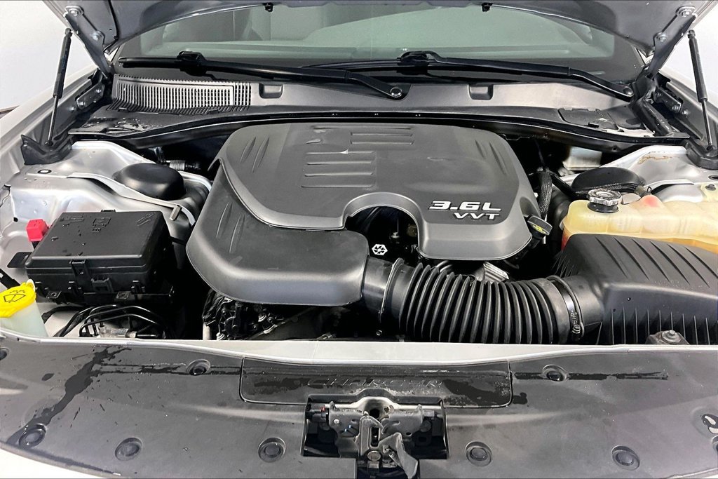 Used 2020 Dodge Charger SXT RWD image 9