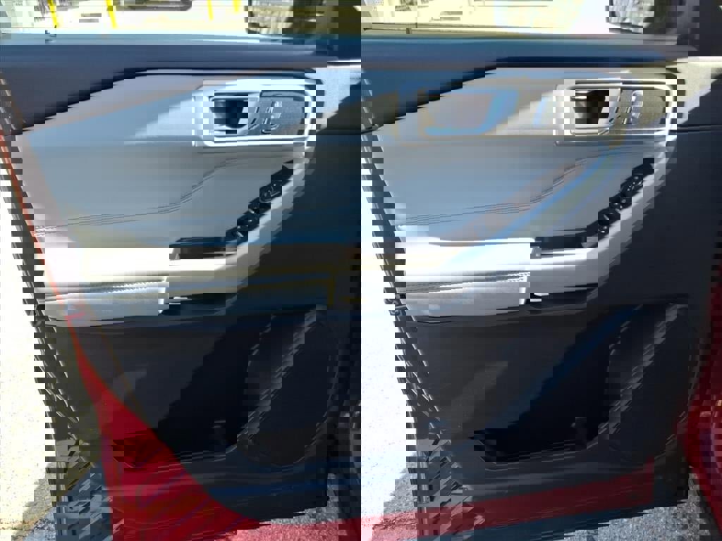 Certified 2022 Ford Explorer XLT w/ Equipment Group 202A image 15