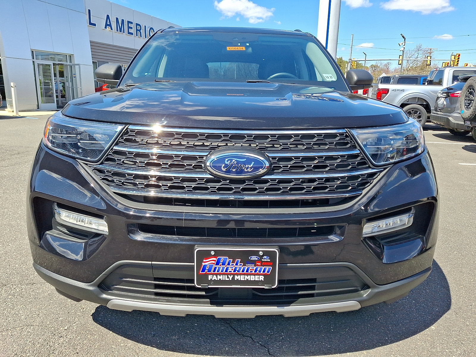Certified 2022 Ford Explorer XLT w/ Equipment Group 202A AWD/4WD image 3