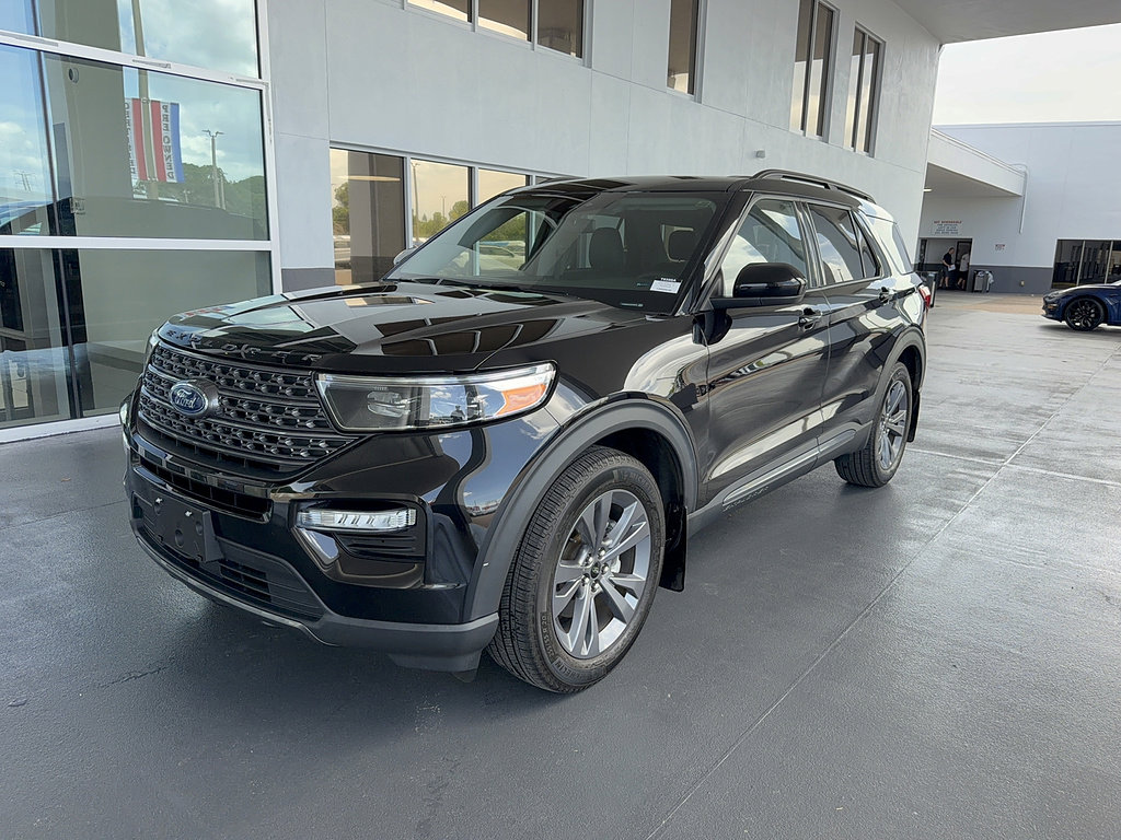 Certified 2023 Ford Explorer XLT w/ Equipment Group 202A AWD/4WD image 2