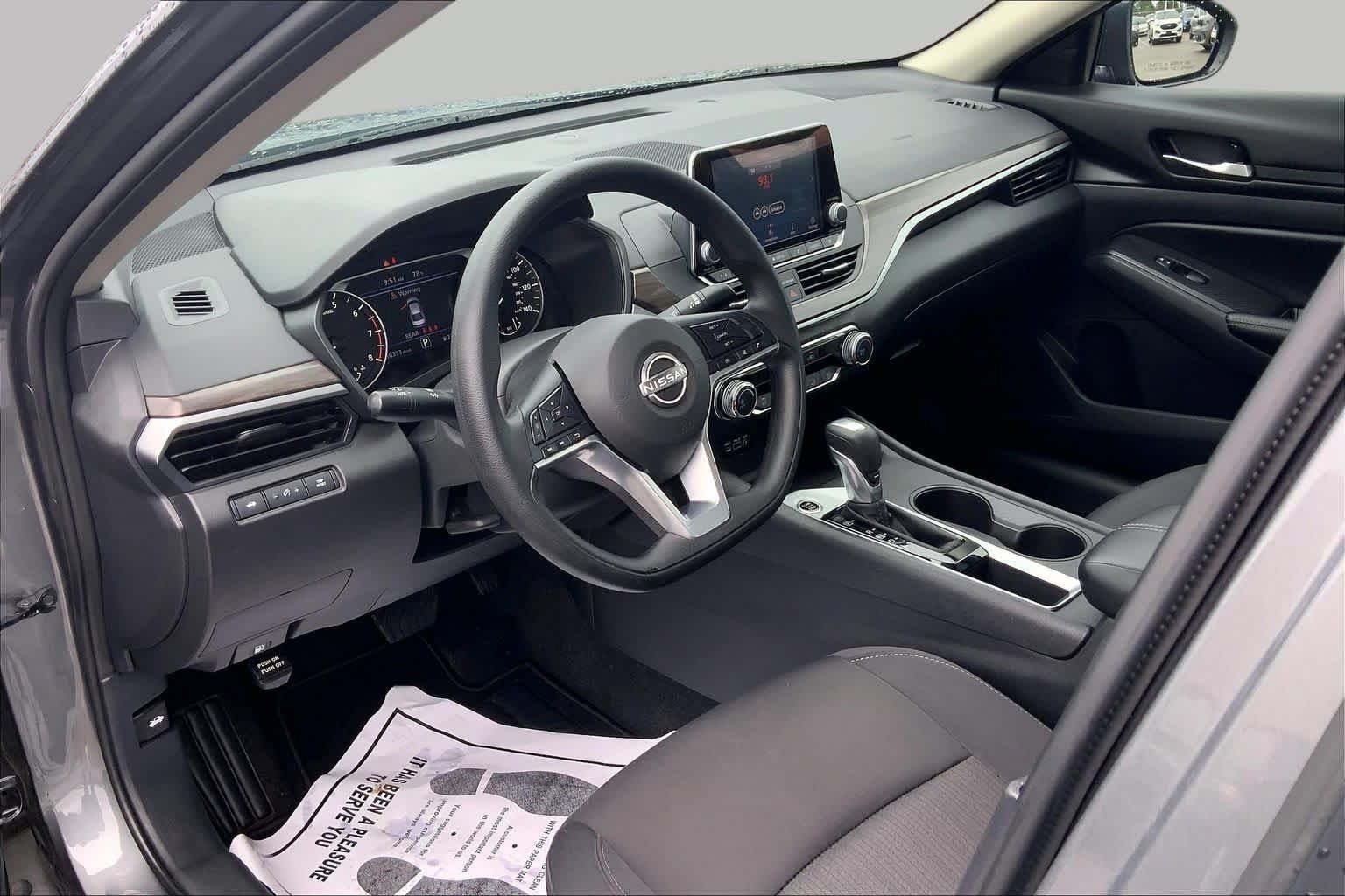 Used 2025 Nissan Altima 2.5 SV FWD image 17