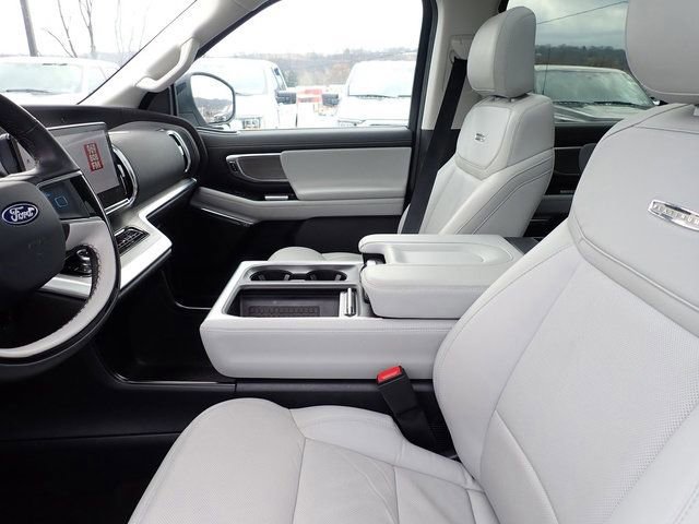 Certified 2025 Ford Expedition Max Platinum image 17