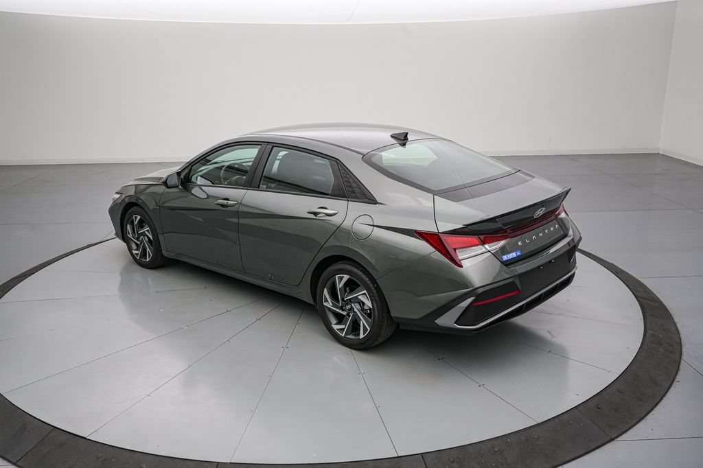 Used 2025 Hyundai Elantra Sport FWD image 6