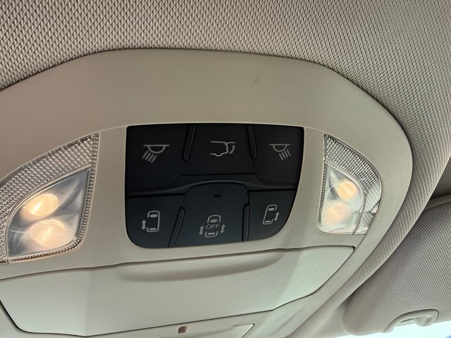 Used 2024 Chrysler Pacifica Touring-L FWD image 18