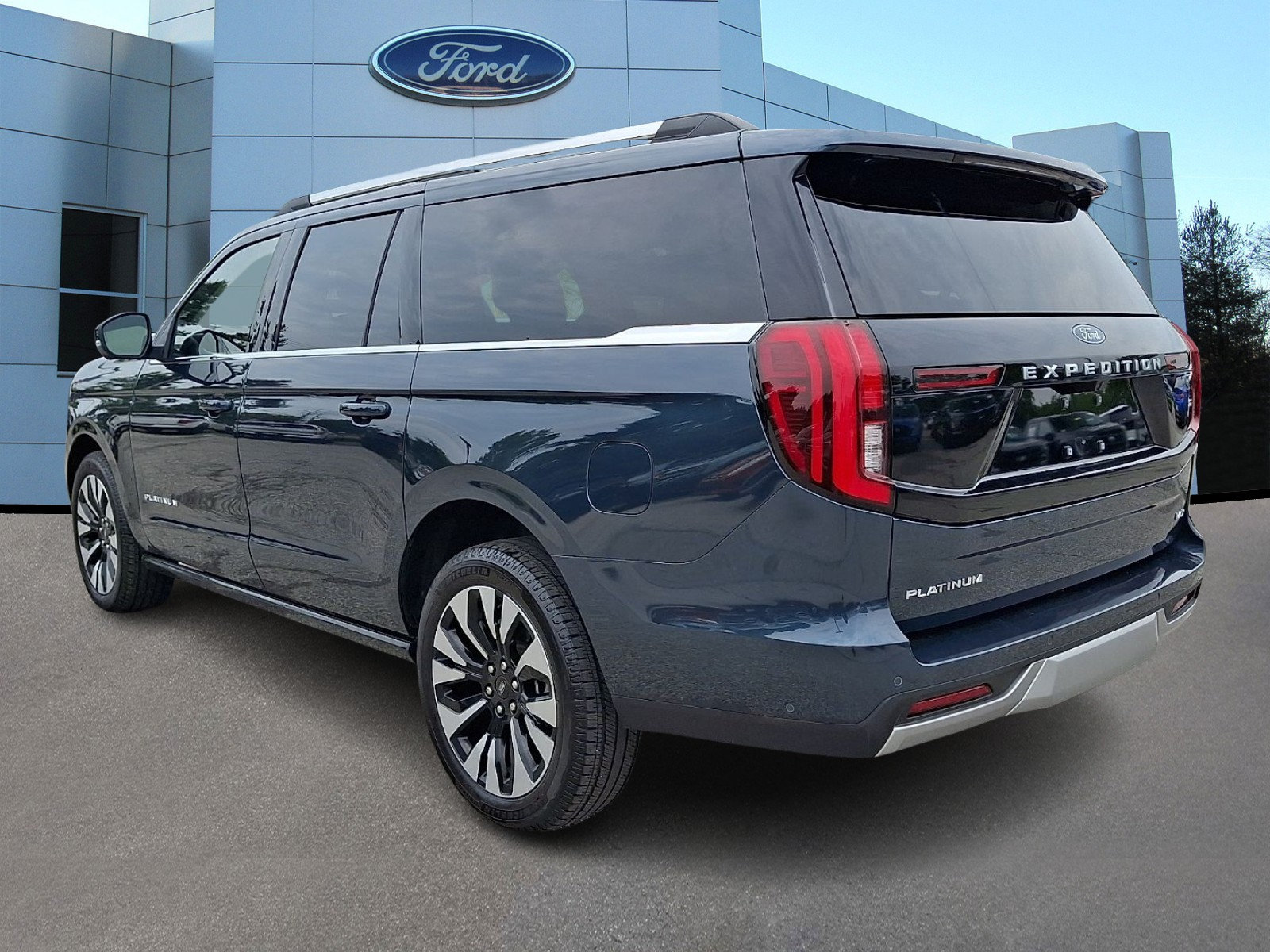 Certified 2025 Ford Expedition Max Platinum w/ Driver's Package AWD/4WD image 5