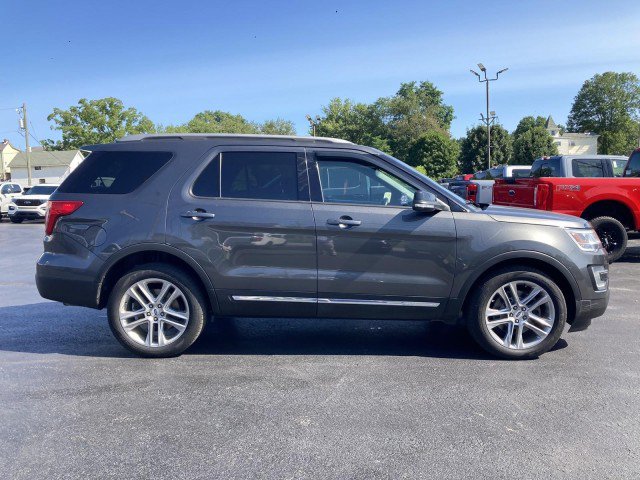 Certified 2017 Ford Explorer XLT w/ Equipment Group 201A AWD/4WD image 3