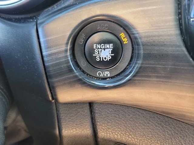 Used 2019 Jeep Grand Cherokee Laredo w/ Security & Convenience Group image 29