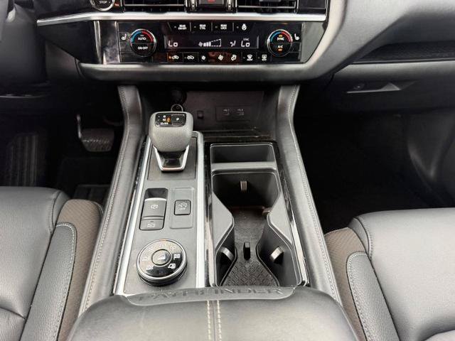 Used 2025 Nissan Pathfinder SL AWD/4WD image 19