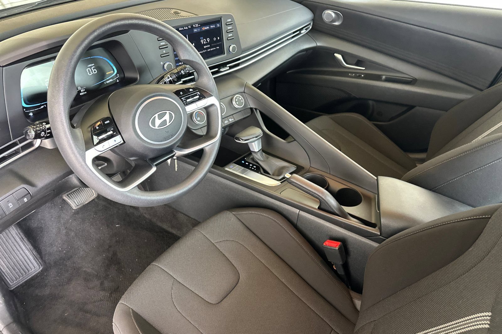 Used 2025 Hyundai Elantra SE FWD image 9