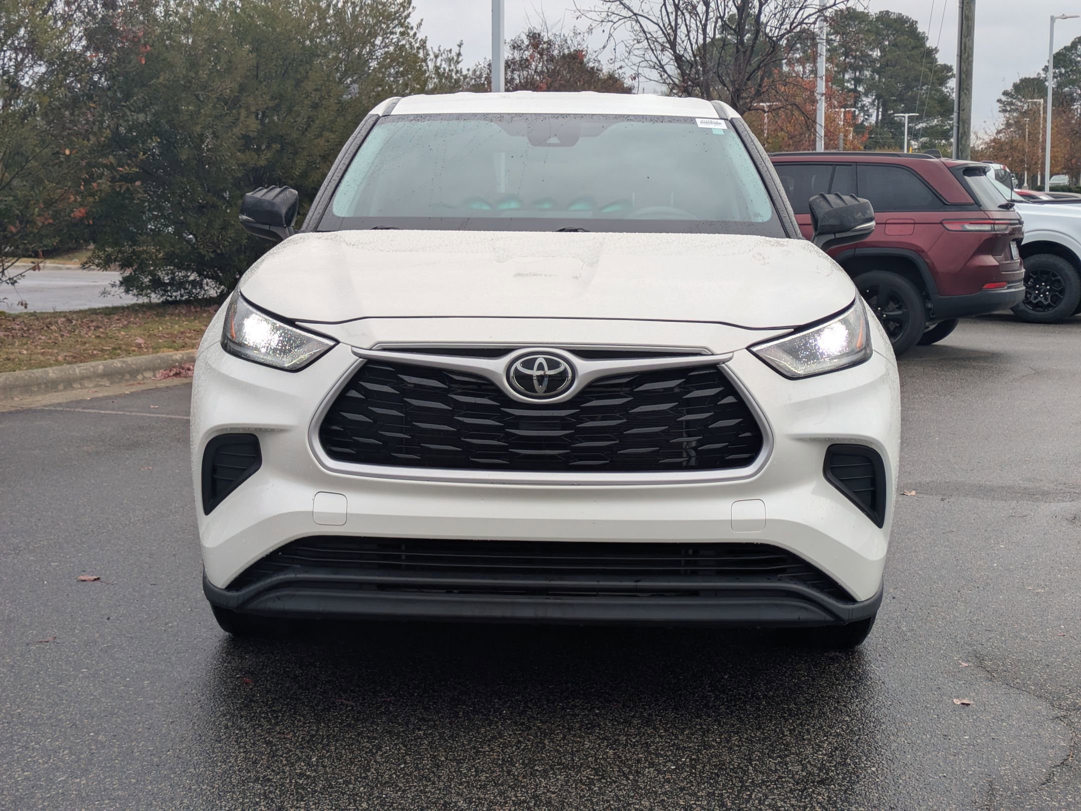 Used 2021 Toyota Highlander L image 9