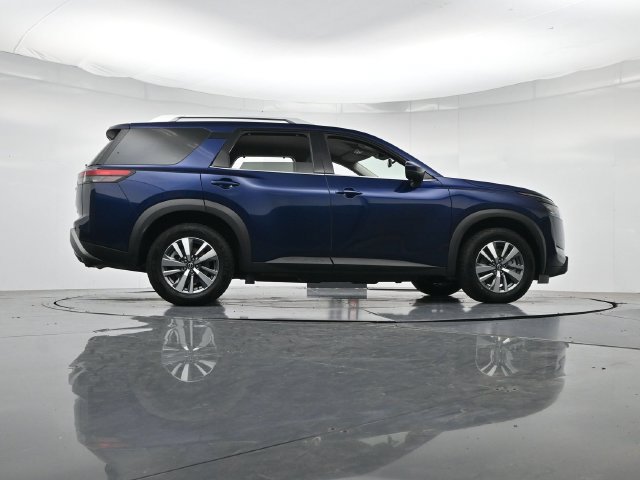 Used 2025 Nissan Pathfinder SL FWD image 35