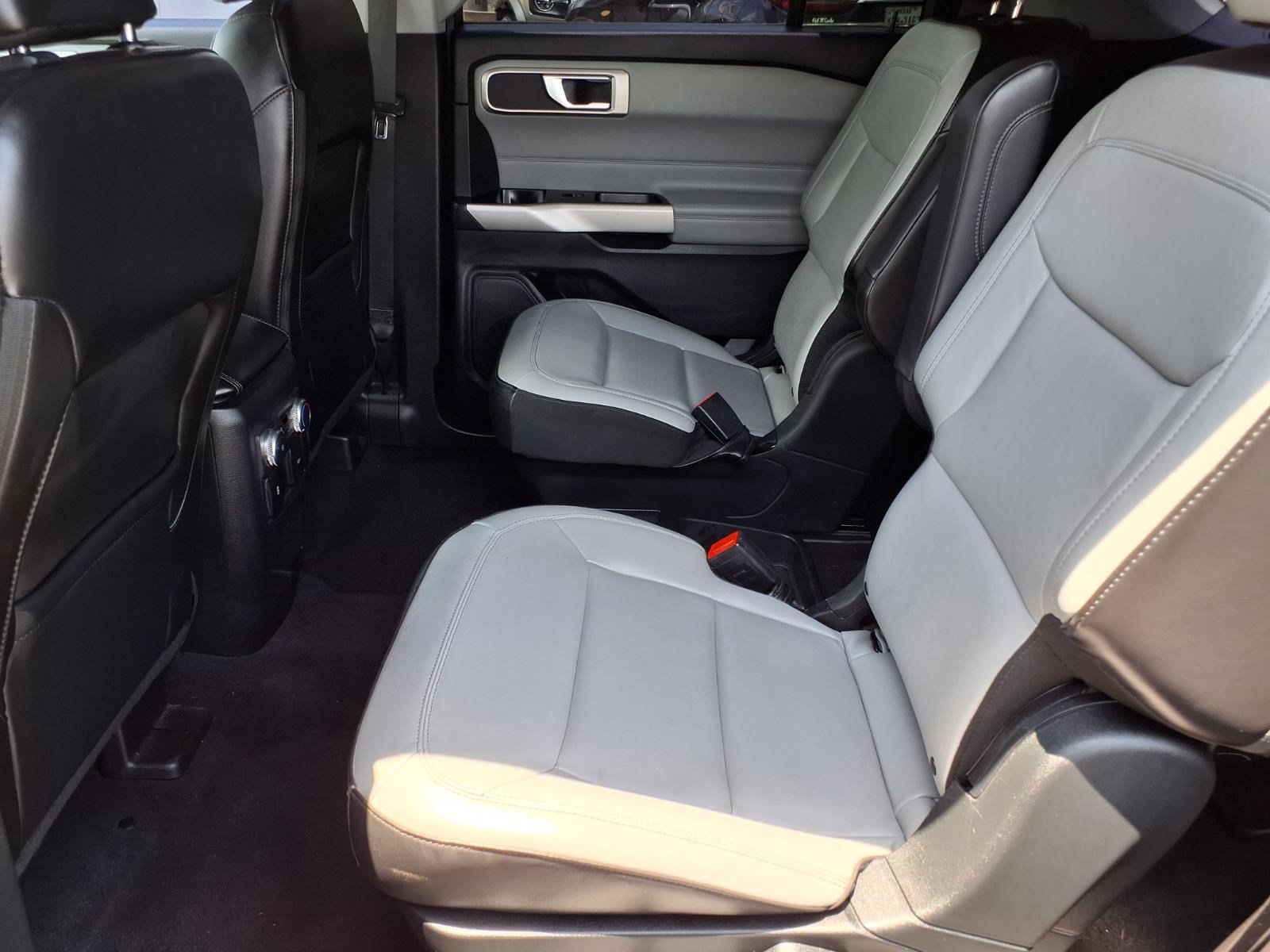 Certified 2021 Ford Explorer XLT w/ Equipment Group 202A RWD image 11