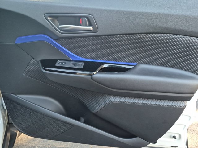 Used 2020 Toyota C-HR XLE FWD image 33