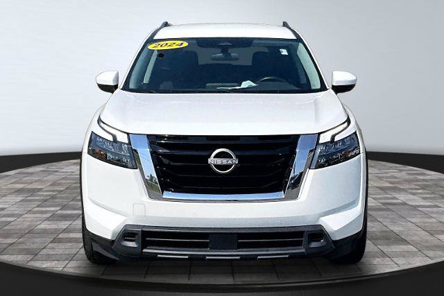 Used 2024 Nissan Pathfinder SV FWD image 3