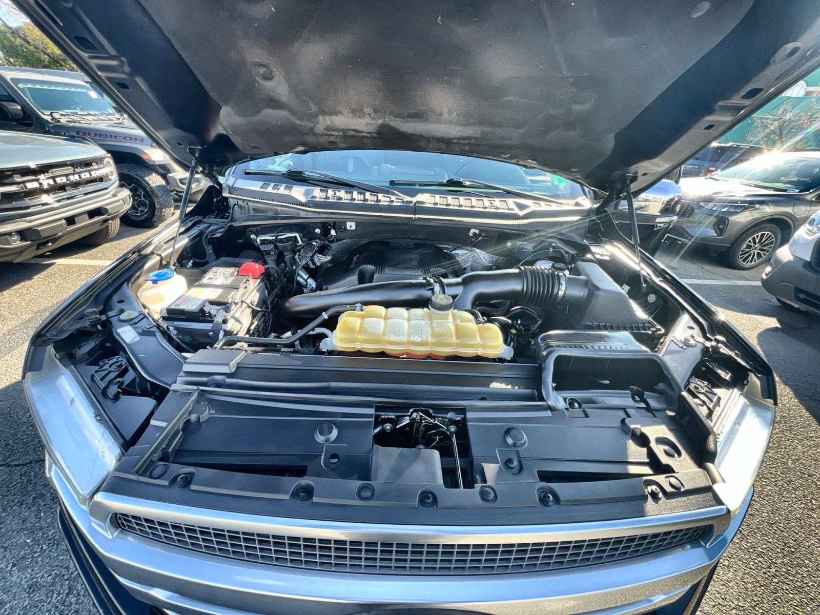 Certified 2018 Ford F150 Platinum w/ Equipment Group 701A Luxury image 28