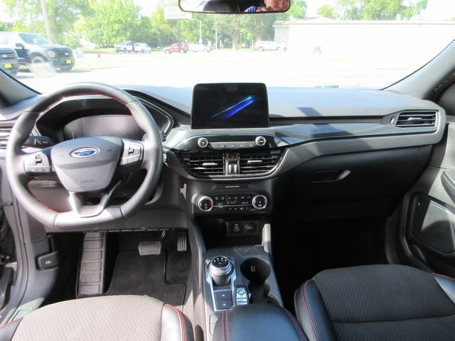 Certified 2025 Ford Escape ST-Line Select AWD/4WD image 7