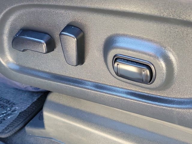 Used 2021 Nissan Titan SV w/ SV Convenience Package image 24