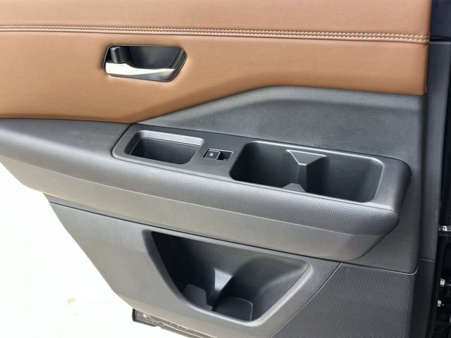 Used 2024 Nissan Pathfinder Platinum w/ Cargo Package FWD image 24