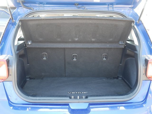 Used 2022 Hyundai Venue SEL FWD image 17