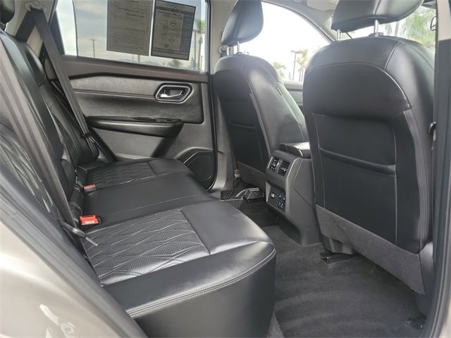 Used 2021 Nissan Rogue Platinum image 25