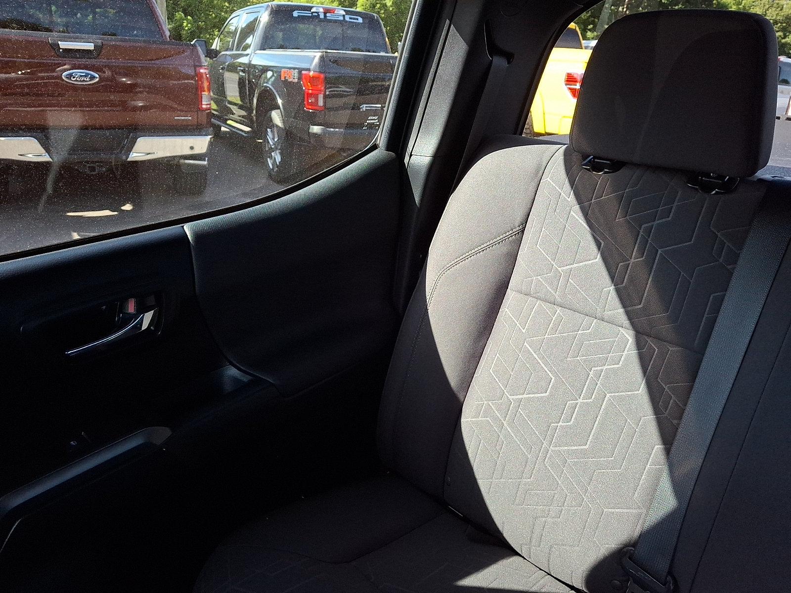 Used 2018 Toyota Tacoma TRD Off-Road AWD/4WD image 18
