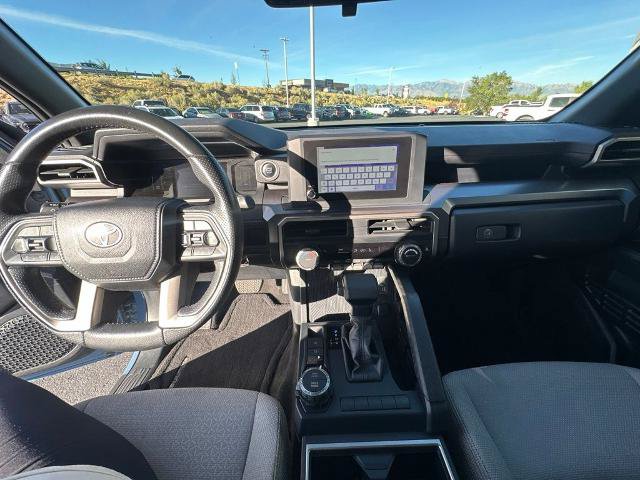 Used 2025 Toyota 4Runner SR5 AWD/4WD image 15
