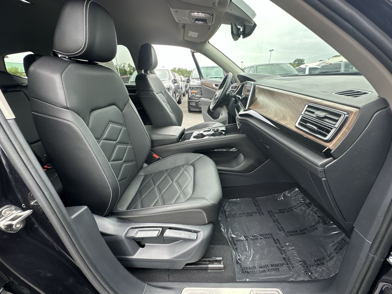 Used 2025 Volkswagen Atlas SE AWD/4WD image 35